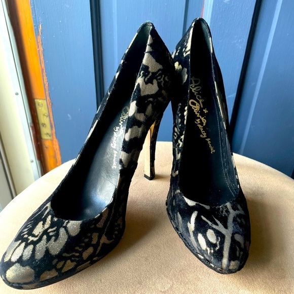 Alice + Olivia Shoes - Alice and Olivia gold and black stilettos EUC 8-8.5 (EU 39) floral holiday